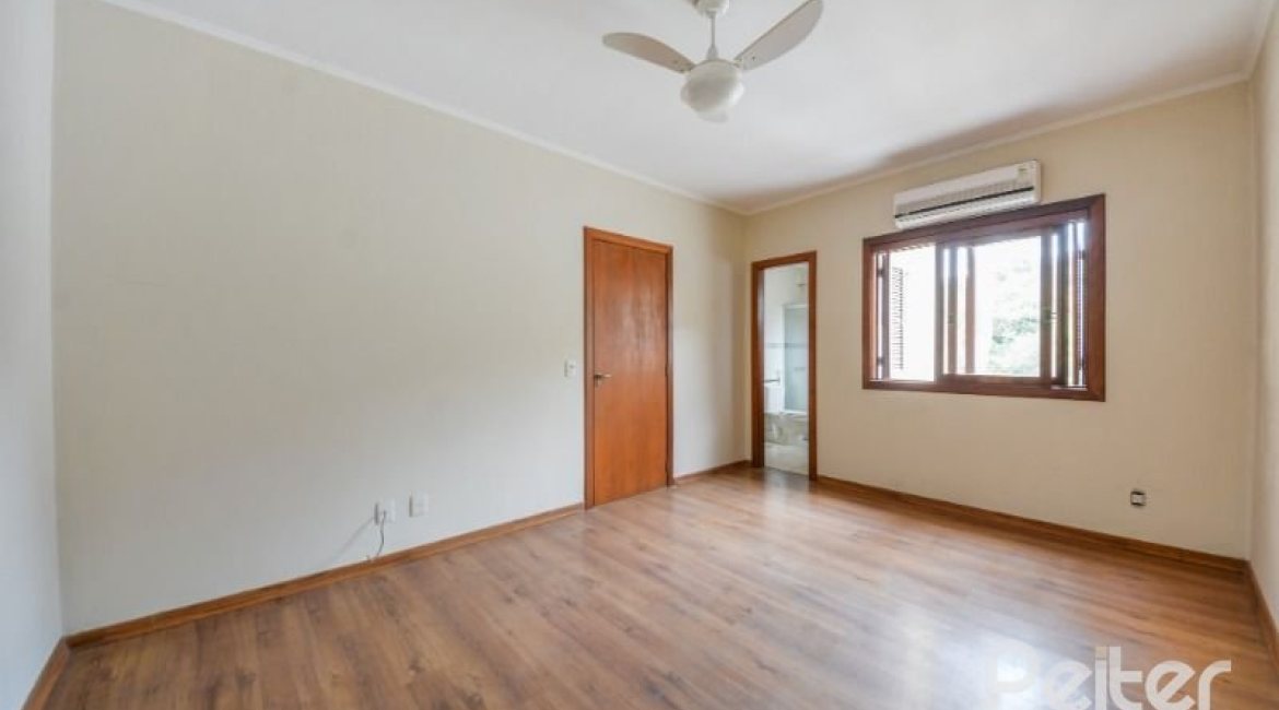 Casa em Condomínio à venda com 168m², 3 dormitórios, 1 suíte, 4 vagas, no bairro Ipanema em Porto Alegre