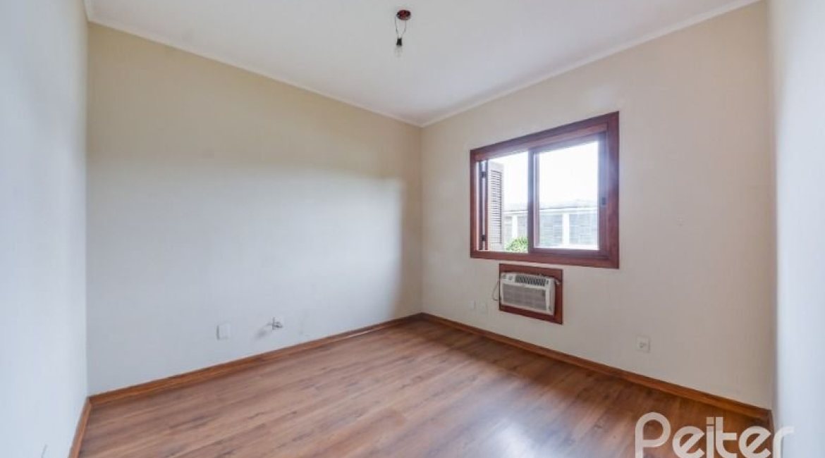 Casa em Condomínio à venda com 168m², 3 dormitórios, 1 suíte, 4 vagas, no bairro Ipanema em Porto Alegre