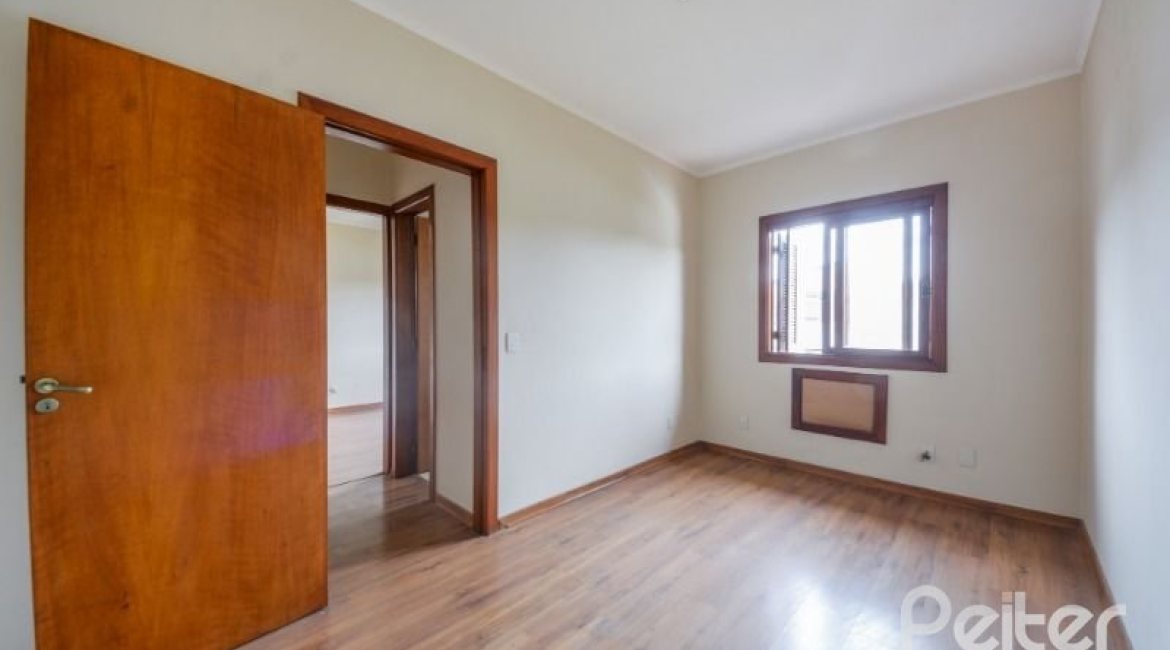 Casa em Condomínio à venda com 168m², 3 dormitórios, 1 suíte, 4 vagas, no bairro Ipanema em Porto Alegre