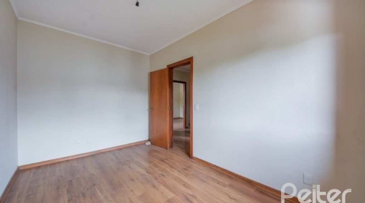 Casa em Condomínio à venda com 168m², 3 dormitórios, 1 suíte, 4 vagas, no bairro Ipanema em Porto Alegre