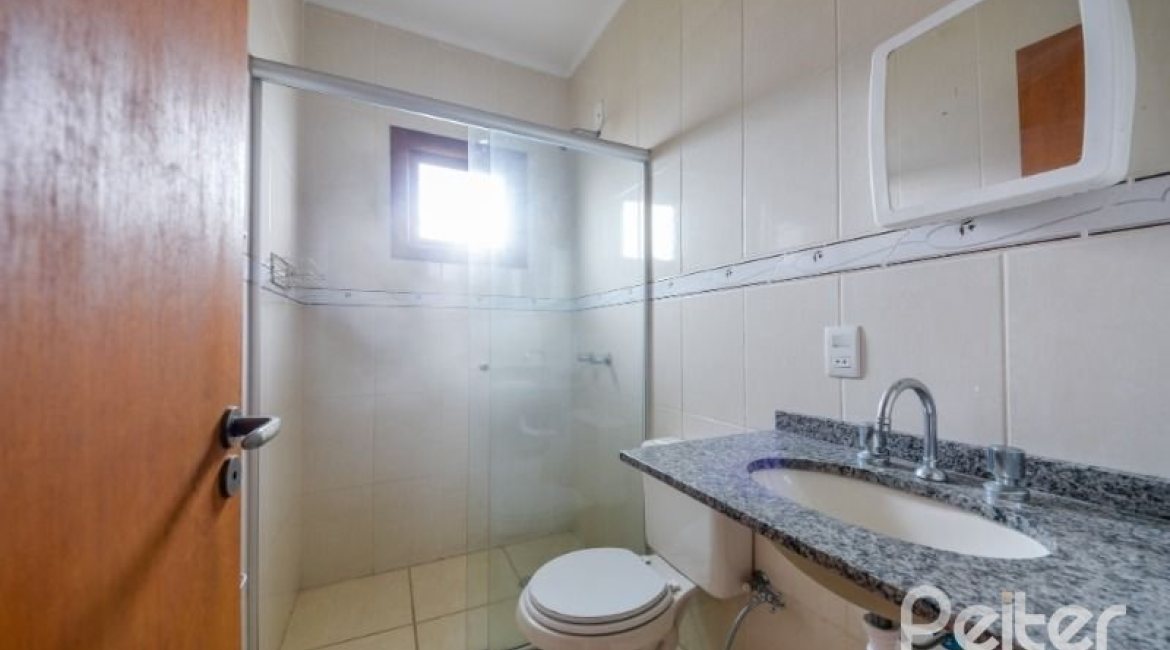 Casa em Condomínio à venda com 168m², 3 dormitórios, 1 suíte, 4 vagas, no bairro Ipanema em Porto Alegre