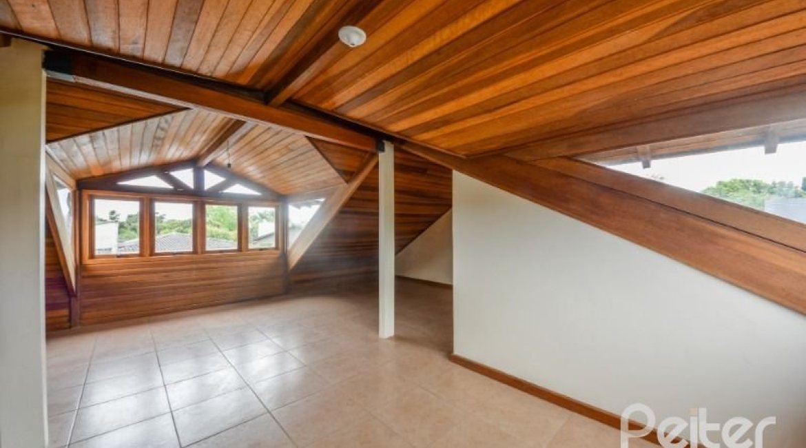 Casa em Condomínio à venda com 168m², 3 dormitórios, 1 suíte, 4 vagas, no bairro Ipanema em Porto Alegre