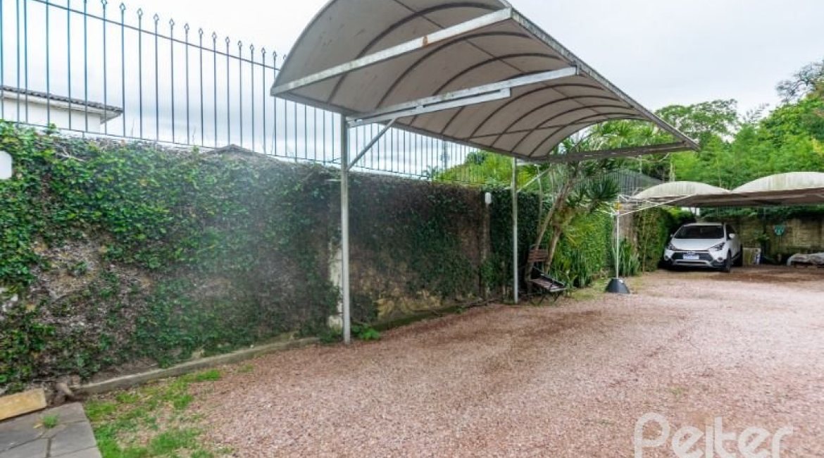 Casa em Condomínio à venda com 168m², 3 dormitórios, 1 suíte, 4 vagas, no bairro Ipanema em Porto Alegre