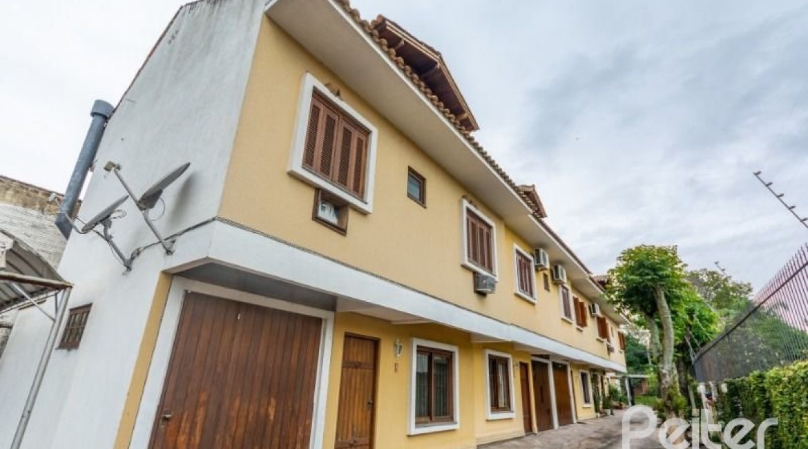 Casa em Condomínio à venda com 168m², 3 dormitórios, 1 suíte, 4 vagas, no bairro Ipanema em Porto Alegre