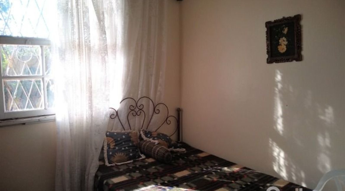 Casa à venda com 150m², 3 dormitórios, 4 vagas, no bairro Guarujá em Porto Alegre