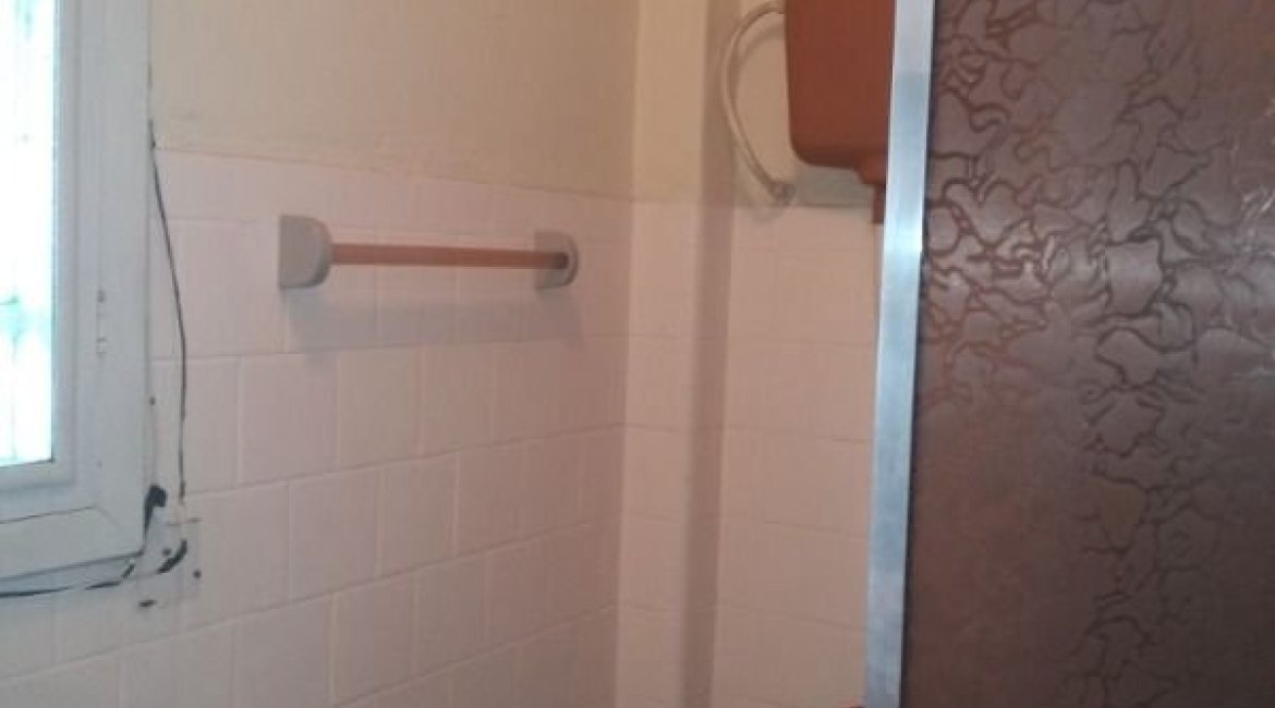 Casa à venda com 150m², 3 dormitórios, 4 vagas, no bairro Guarujá em Porto Alegre