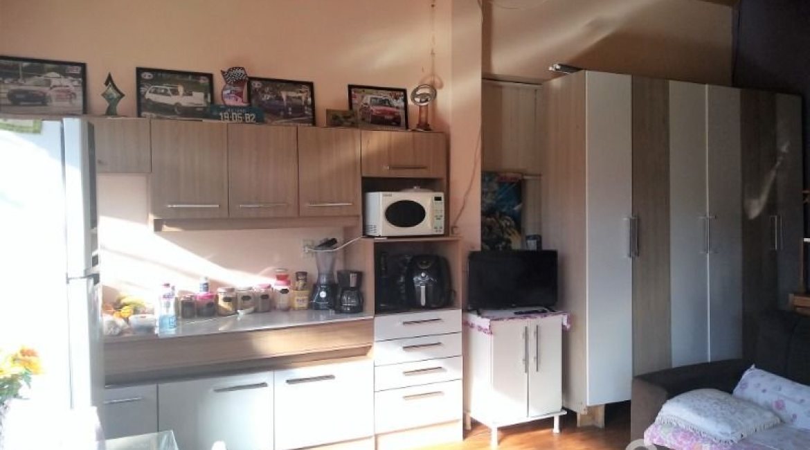 Casa à venda com 150m², 3 dormitórios, 4 vagas, no bairro Guarujá em Porto Alegre