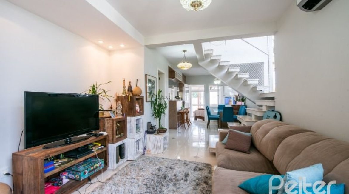 Casa em Condomínio à venda com 178m², 4 dormitórios, 2 suítes, 2 vagas, no bairro Mountain Ville em PORTO ALEGRE