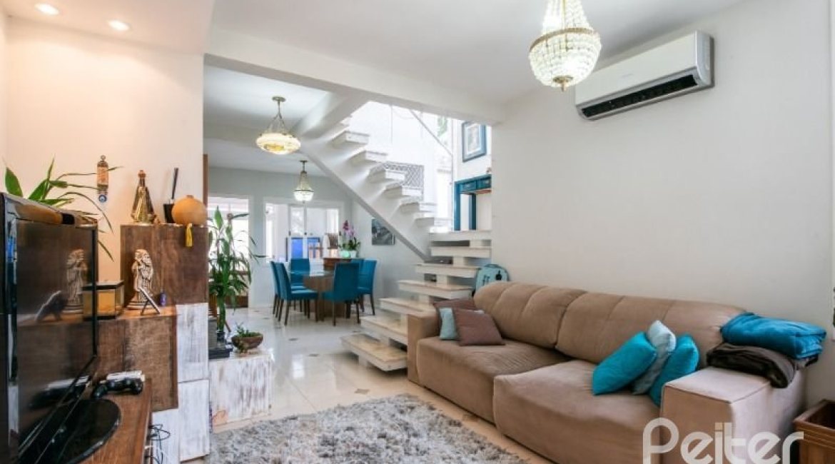 Casa em Condomínio à venda com 178m², 4 dormitórios, 2 suítes, 2 vagas, no bairro Mountain Ville em PORTO ALEGRE