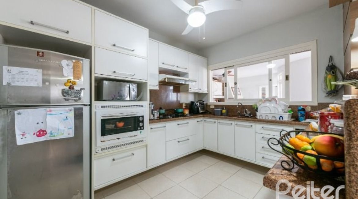 Casa em Condomínio à venda com 178m², 4 dormitórios, 2 suítes, 2 vagas, no bairro Mountain Ville em PORTO ALEGRE