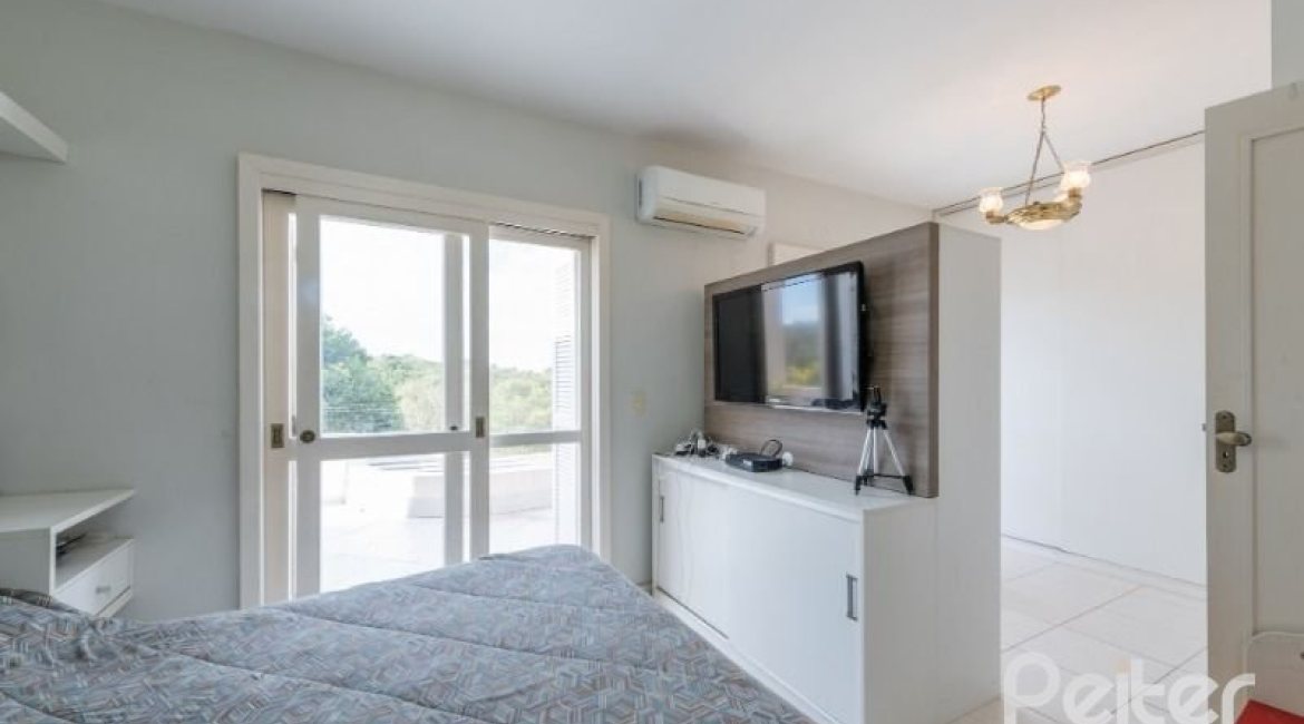 Casa em Condomínio à venda com 178m², 4 dormitórios, 2 suítes, 2 vagas, no bairro Mountain Ville em PORTO ALEGRE