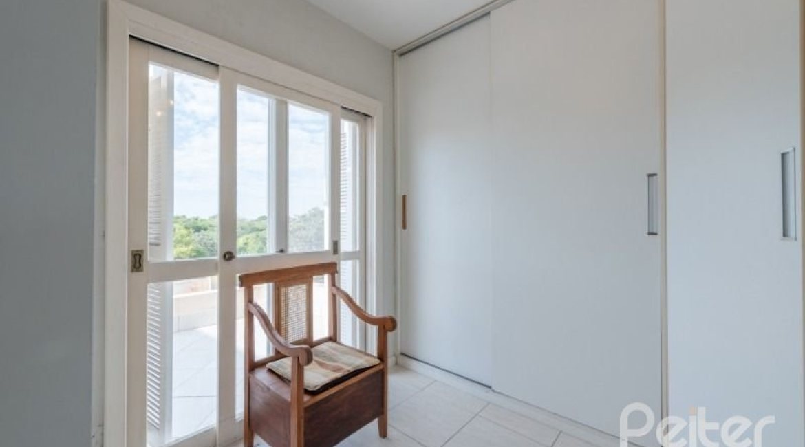 Casa em Condomínio à venda com 178m², 4 dormitórios, 2 suítes, 2 vagas, no bairro Mountain Ville em PORTO ALEGRE