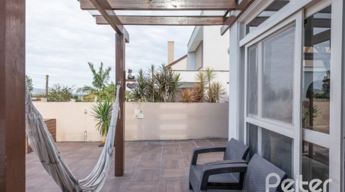 Casa em Condomínio à venda com 178m², 4 dormitórios, 2 suítes, 2 vagas, no bairro Mountain Ville em PORTO ALEGRE