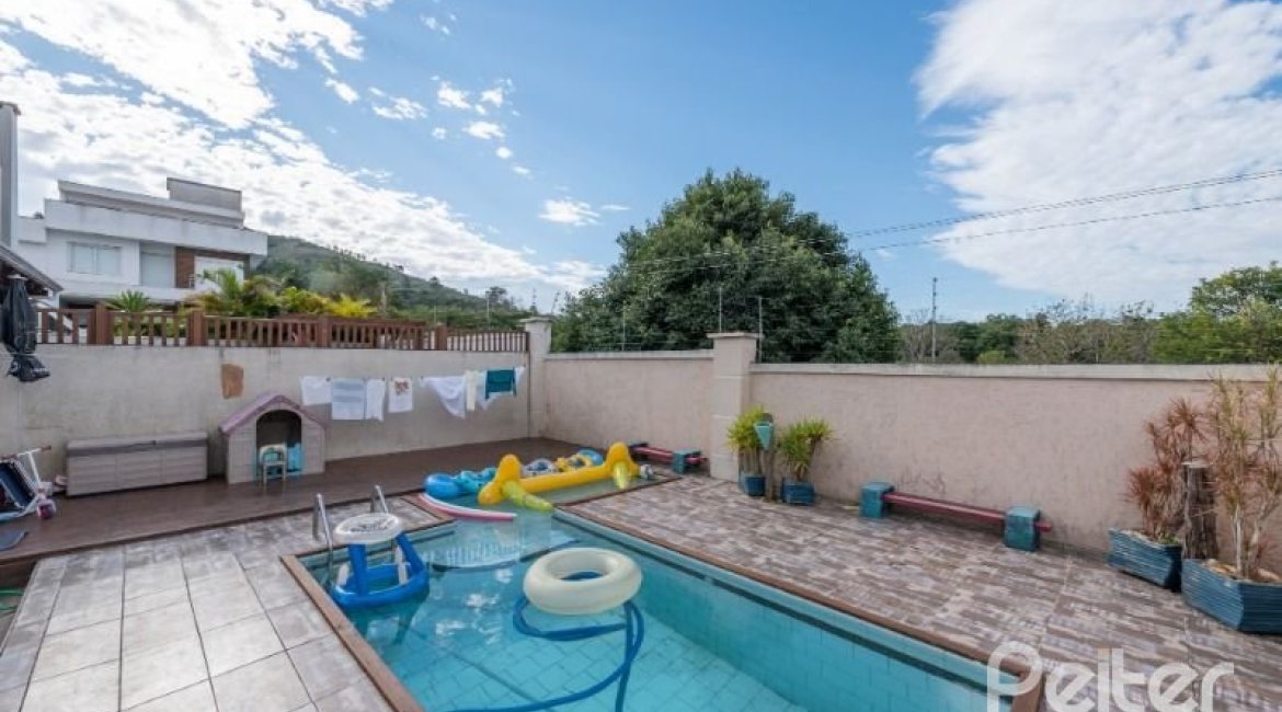 Casa em Condomínio à venda com 178m², 4 dormitórios, 2 suítes, 2 vagas, no bairro Mountain Ville em PORTO ALEGRE