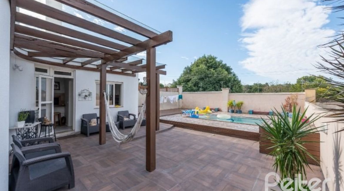 Casa em Condomínio à venda com 178m², 4 dormitórios, 2 suítes, 2 vagas, no bairro Mountain Ville em PORTO ALEGRE