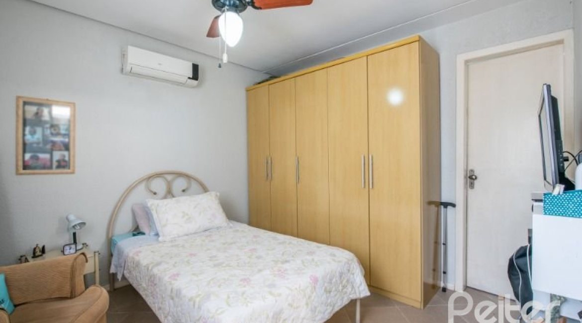 Casa em Condomínio à venda com 178m², 4 dormitórios, 2 suítes, 2 vagas, no bairro Mountain Ville em PORTO ALEGRE