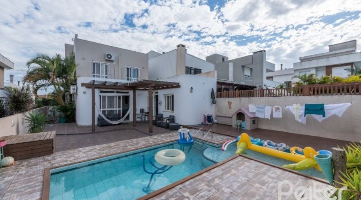 Casa em Condomínio à venda com 178m², 4 dormitórios, 2 suítes, 2 vagas, no bairro Mountain Ville em PORTO ALEGRE