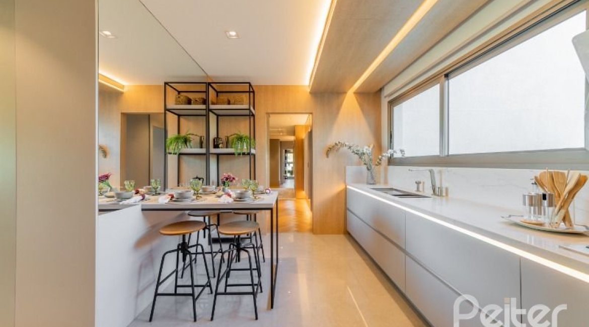 Apartamento à venda com 543m², 4 dormitórios, 4 suítes, 5 vagas, no bairro Golden Lake em Porto Alegre