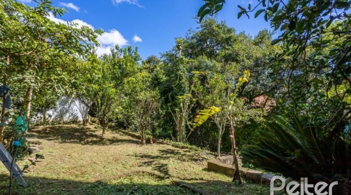 Casa à venda com 400m², 4 dormitórios, 2 suítes, 4 vagas, no bairro Vila Assunção em Porto Alegre