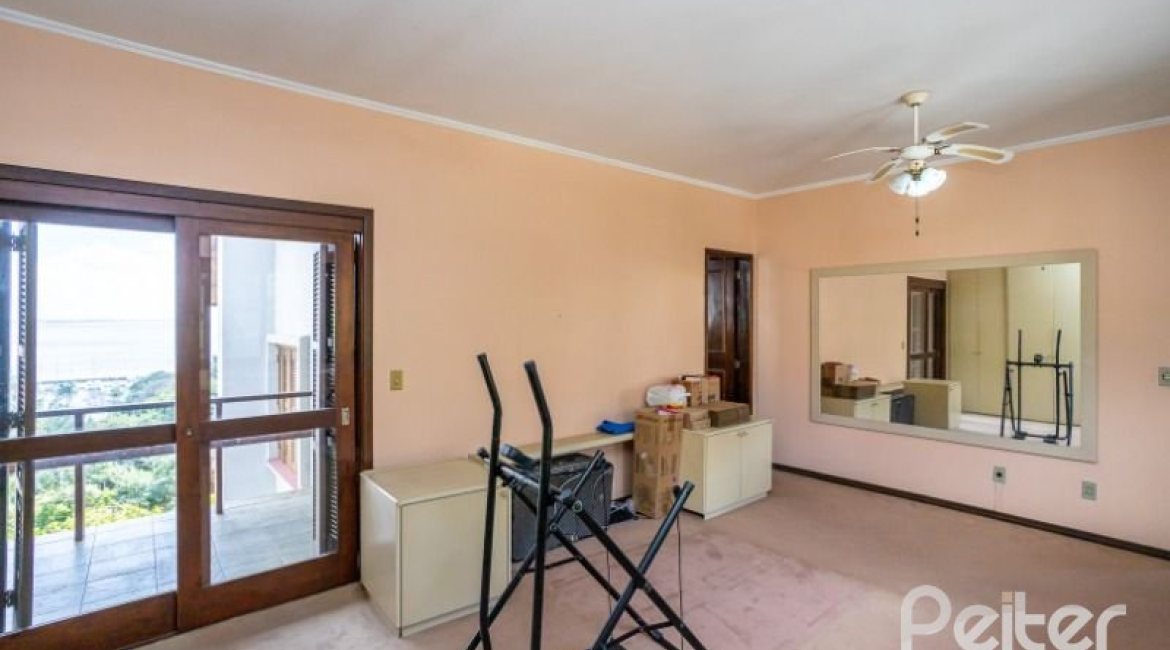 Casa à venda com 400m², 4 dormitórios, 2 suítes, 4 vagas, no bairro Vila Assunção em Porto Alegre