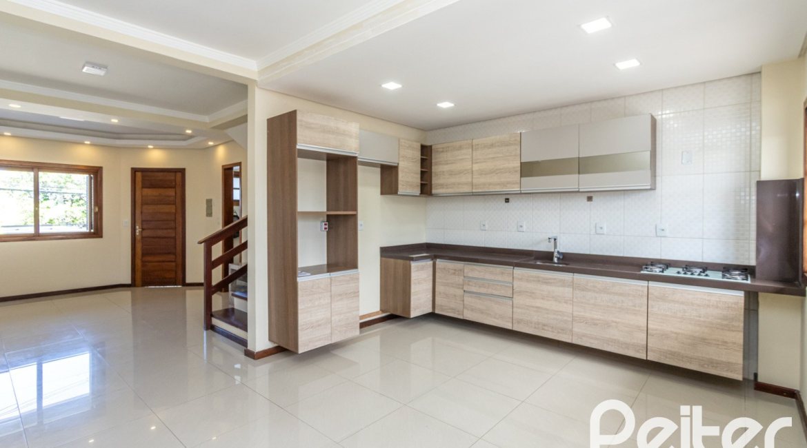 Casa à venda com 186m², 3 dormitórios, 3 suítes, 2 vagas, no bairro Espírito Santo em Porto Alegre