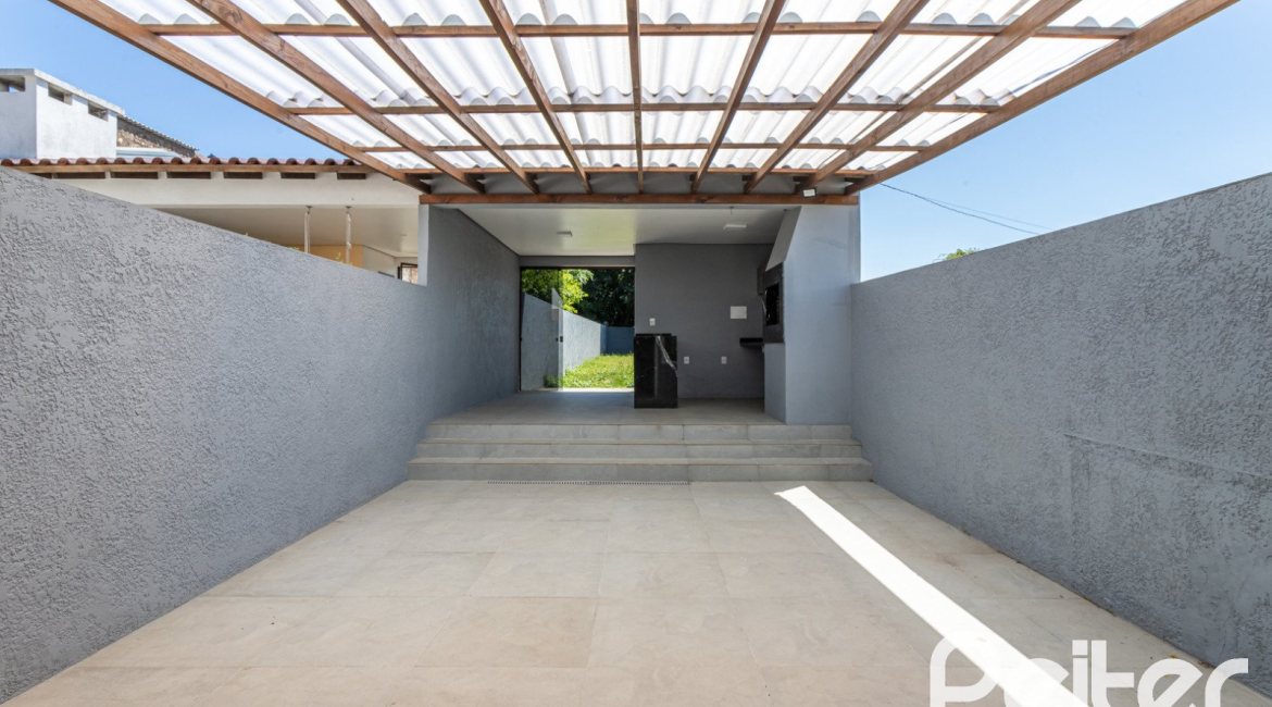 Casa à venda com 186m², 3 dormitórios, 3 suítes, 2 vagas, no bairro Espírito Santo em Porto Alegre