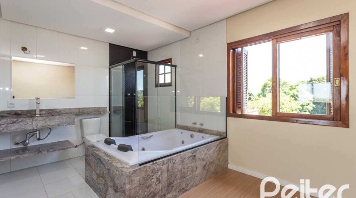 Casa à venda com 186m², 3 dormitórios, 3 suítes, 2 vagas, no bairro Espírito Santo em Porto Alegre