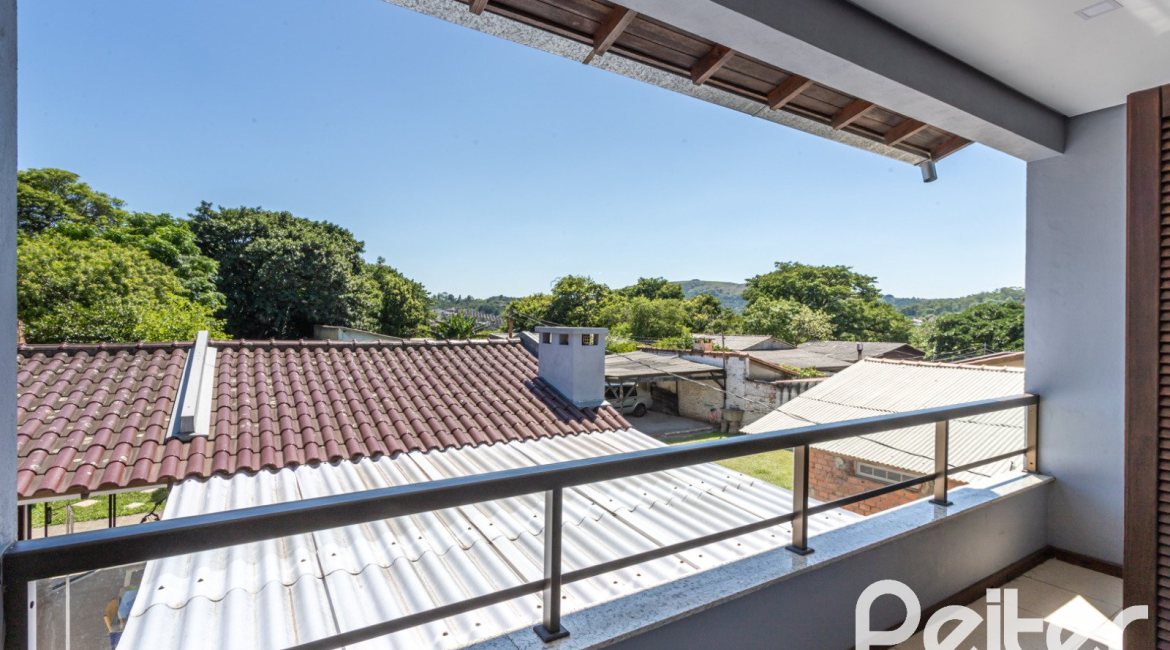 Casa à venda com 186m², 3 dormitórios, 3 suítes, 2 vagas, no bairro Espírito Santo em Porto Alegre