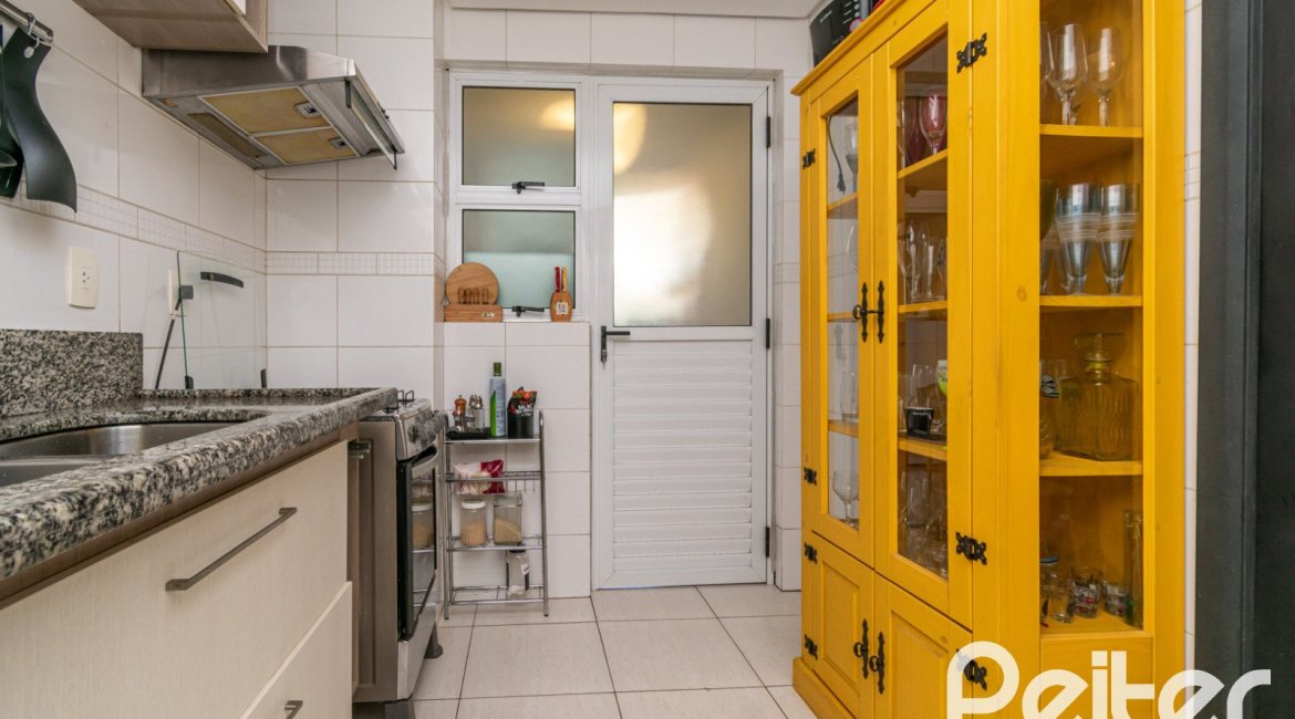 Apartamento à venda com 82m², 2 dormitórios, 1 suíte, 2 vagas, no bairro Ipanema em Porto Alegre