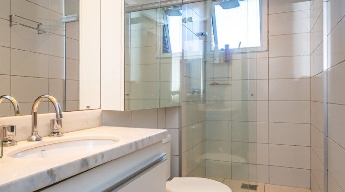 Apartamento à venda com 82m², 2 dormitórios, 1 suíte, 2 vagas, no bairro Ipanema em Porto Alegre