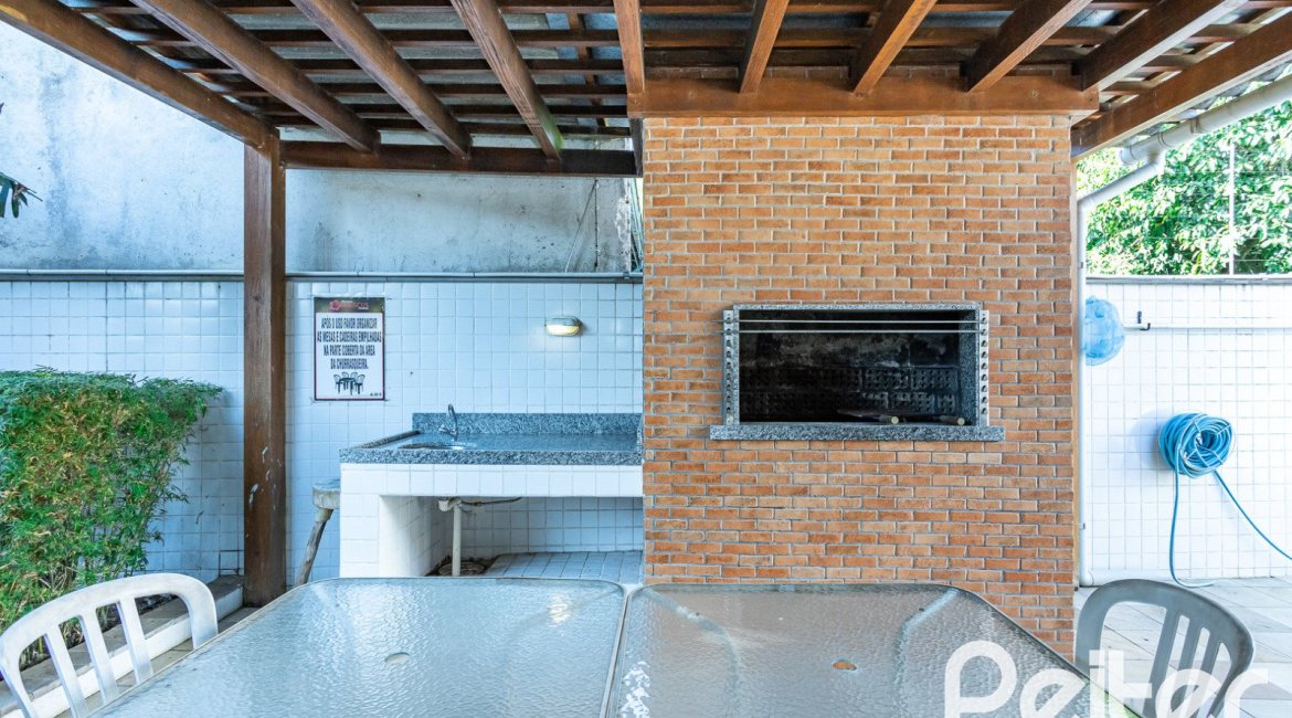 Apartamento à venda com 82m², 2 dormitórios, 1 suíte, 2 vagas, no bairro Ipanema em Porto Alegre