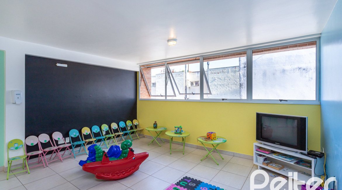 Apartamento à venda com 82m², 2 dormitórios, 1 suíte, 2 vagas, no bairro Ipanema em Porto Alegre