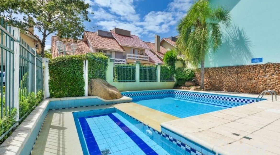 Casa em Condomínio à venda com 208m², 3 dormitórios, 1 suíte, 2 vagas, no bairro Tristeza em PORTO ALEGRE