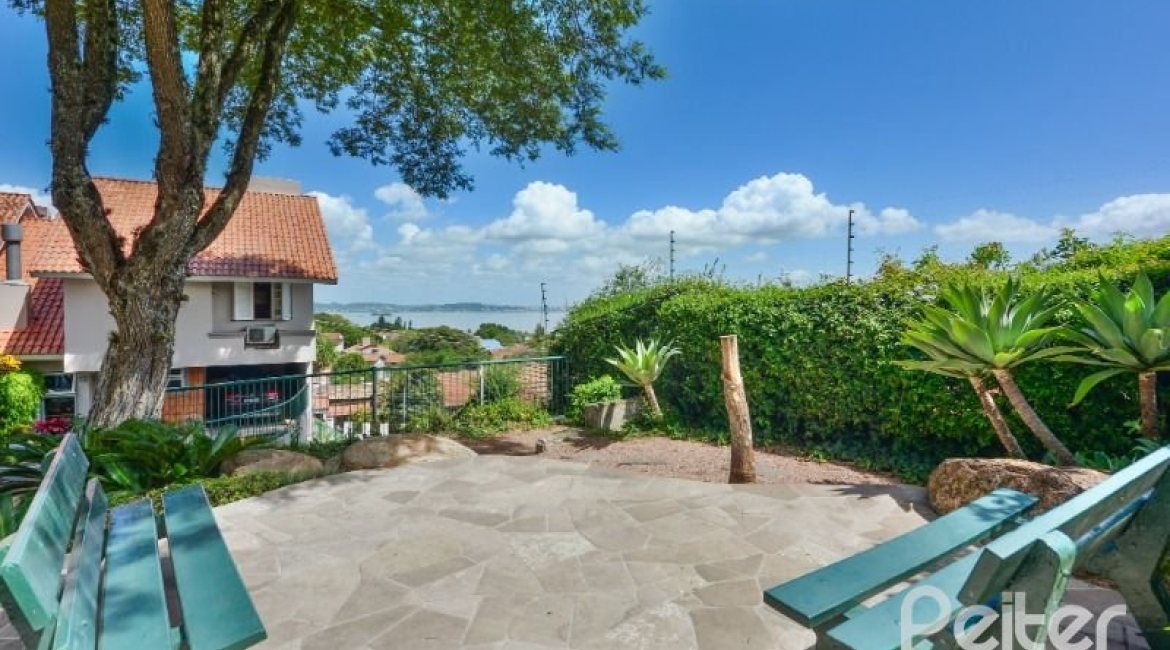 Casa em Condomínio à venda com 208m², 3 dormitórios, 1 suíte, 2 vagas, no bairro Tristeza em PORTO ALEGRE