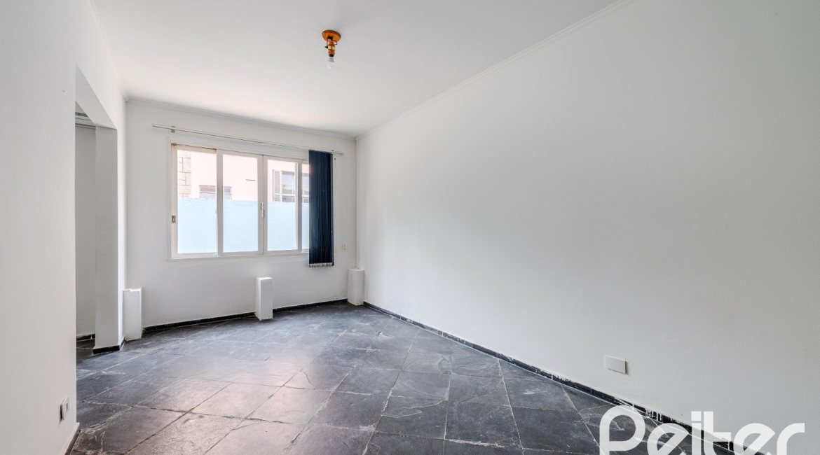 Casa à venda com 350m², 3 dormitórios, 1 suíte, 4 vagas, no bairro Vila Assuncao em Porto Alegre