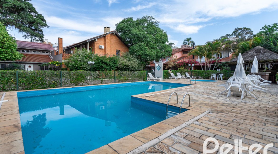 Casa em Condomínio à venda com 245m², 3 dormitórios, 1 suíte, 2 vagas, no bairro Tristeza em PORTO ALEGRE
