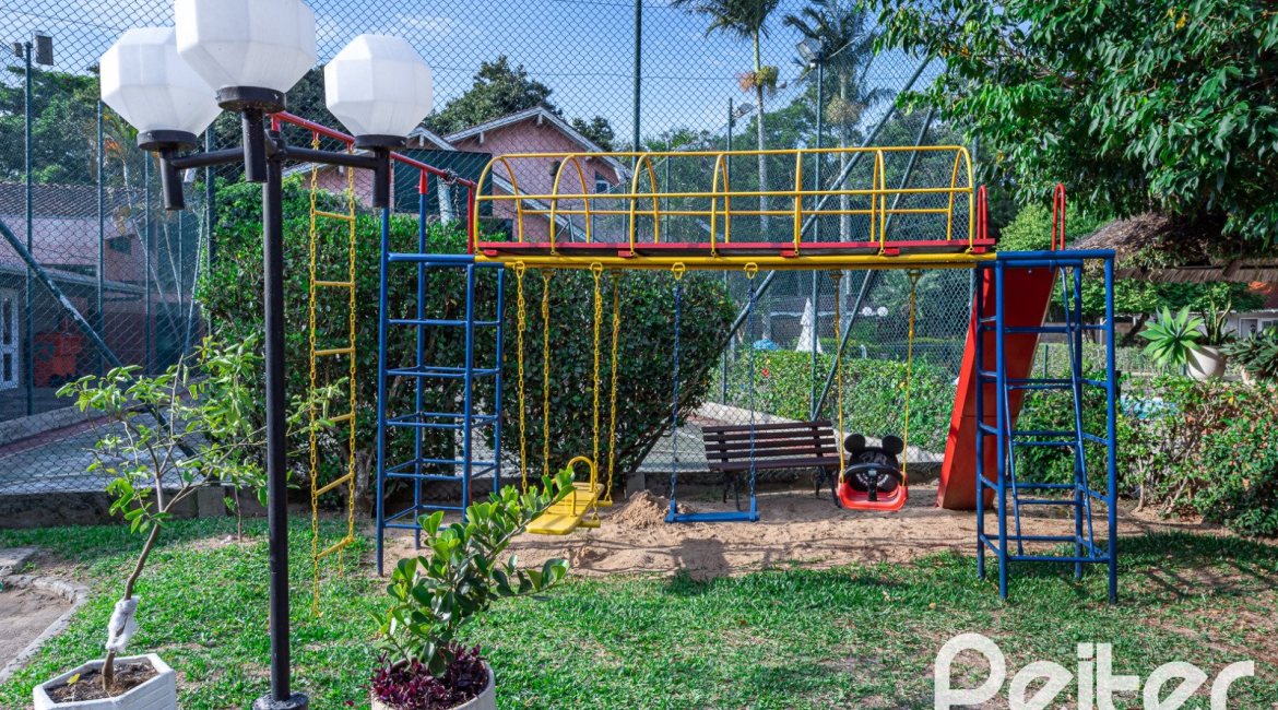 Casa em Condomínio à venda com 245m², 3 dormitórios, 1 suíte, 2 vagas, no bairro Tristeza em PORTO ALEGRE