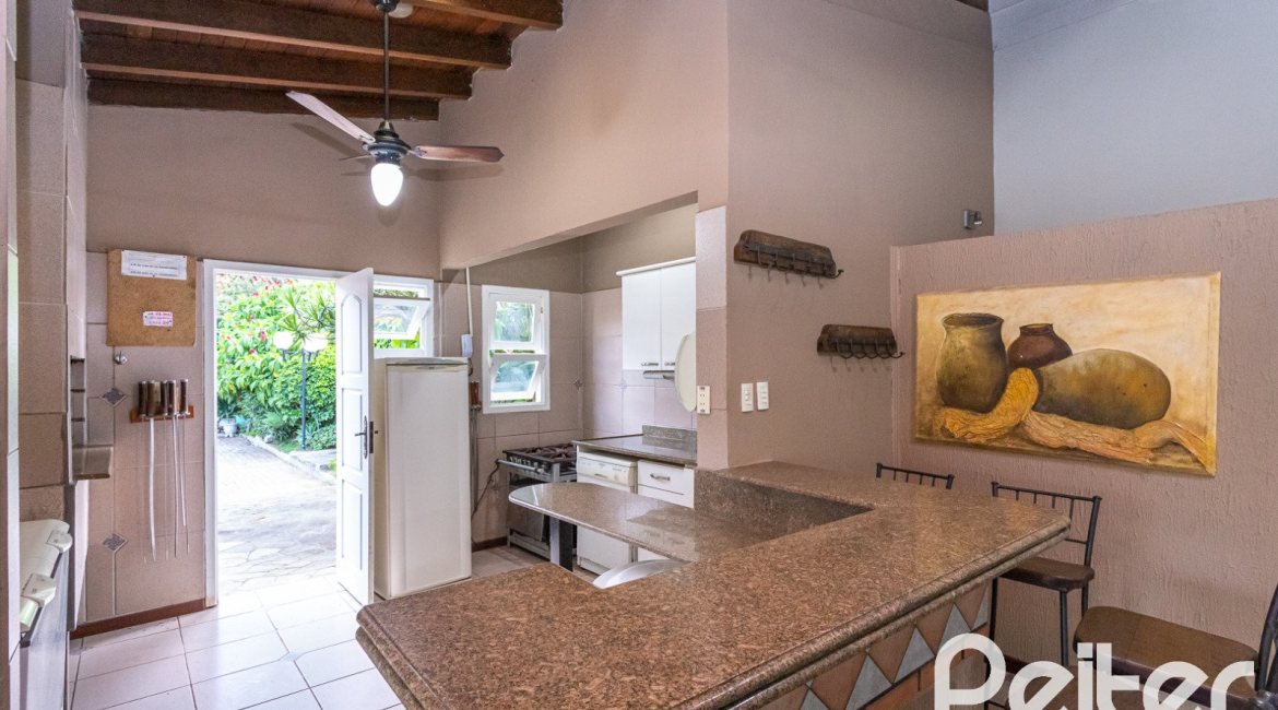 Casa em Condomínio à venda com 245m², 3 dormitórios, 1 suíte, 2 vagas, no bairro Tristeza em PORTO ALEGRE