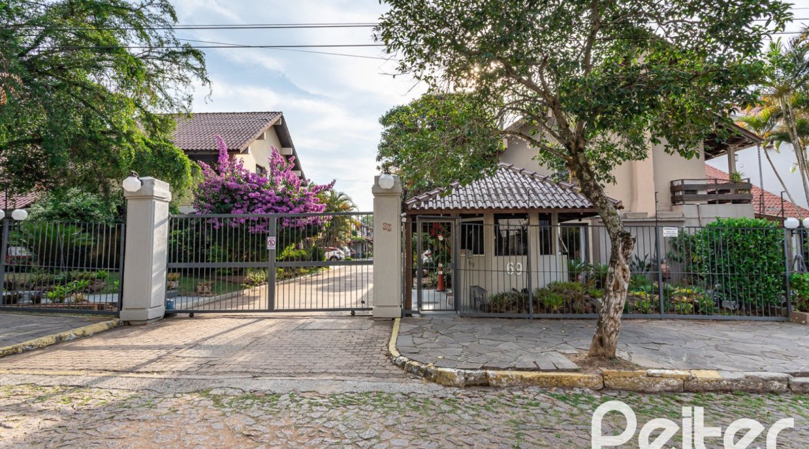 Casa em Condomínio à venda com 245m², 3 dormitórios, 1 suíte, 2 vagas, no bairro Tristeza em PORTO ALEGRE