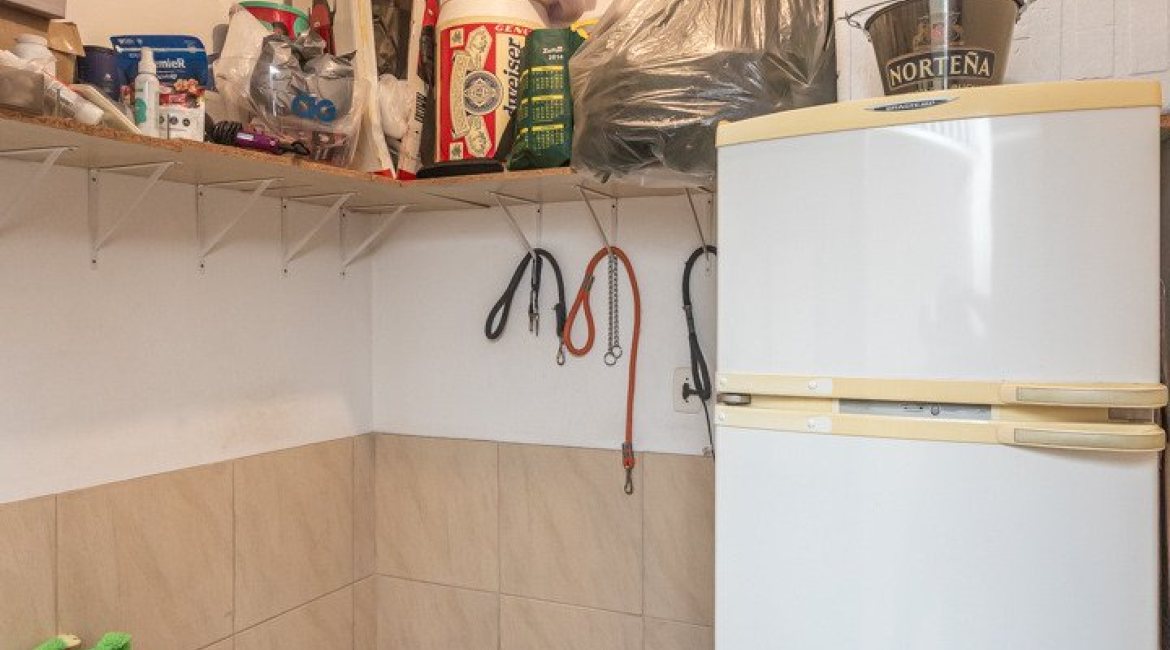 Casa à venda com 272m², 3 dormitórios, 1 suíte, 4 vagas, no bairro Tristeza em Porto Alegre