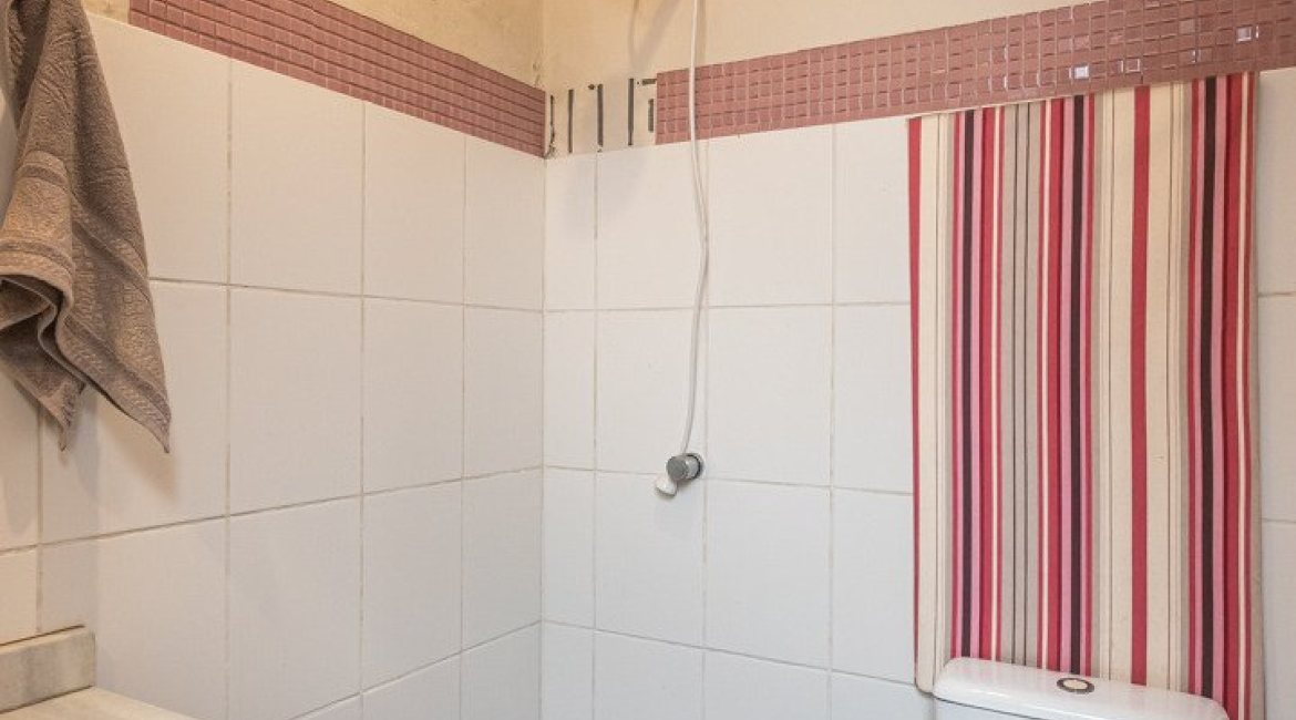 Casa à venda com 272m², 3 dormitórios, 1 suíte, 4 vagas, no bairro Tristeza em Porto Alegre