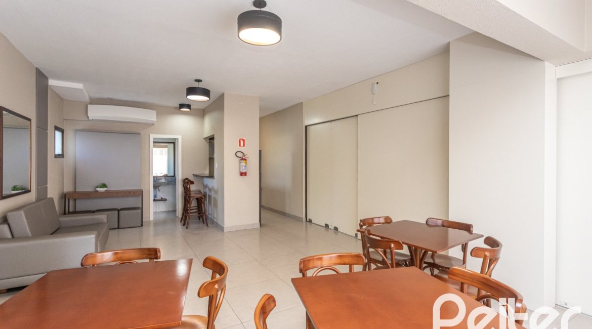 Apartamento à venda com 75m², 3 dormitórios, 1 suíte, 2 vagas, no bairro Tristeza em PORTO ALEGRE