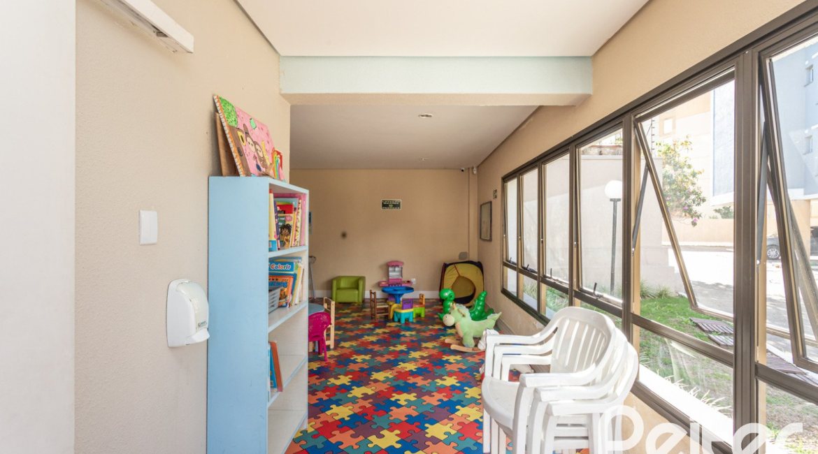 Apartamento à venda com 75m², 3 dormitórios, 1 suíte, 2 vagas, no bairro Tristeza em PORTO ALEGRE