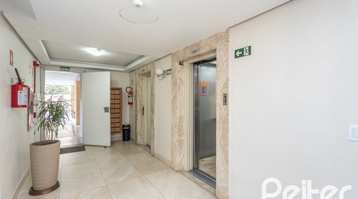 Apartamento à venda com 75m², 3 dormitórios, 1 suíte, 2 vagas, no bairro Tristeza em PORTO ALEGRE