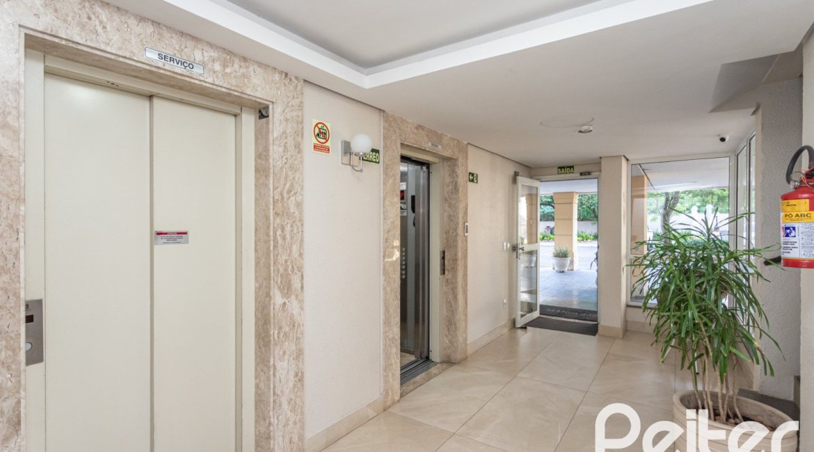 Apartamento à venda com 75m², 3 dormitórios, 1 suíte, 2 vagas, no bairro Tristeza em PORTO ALEGRE