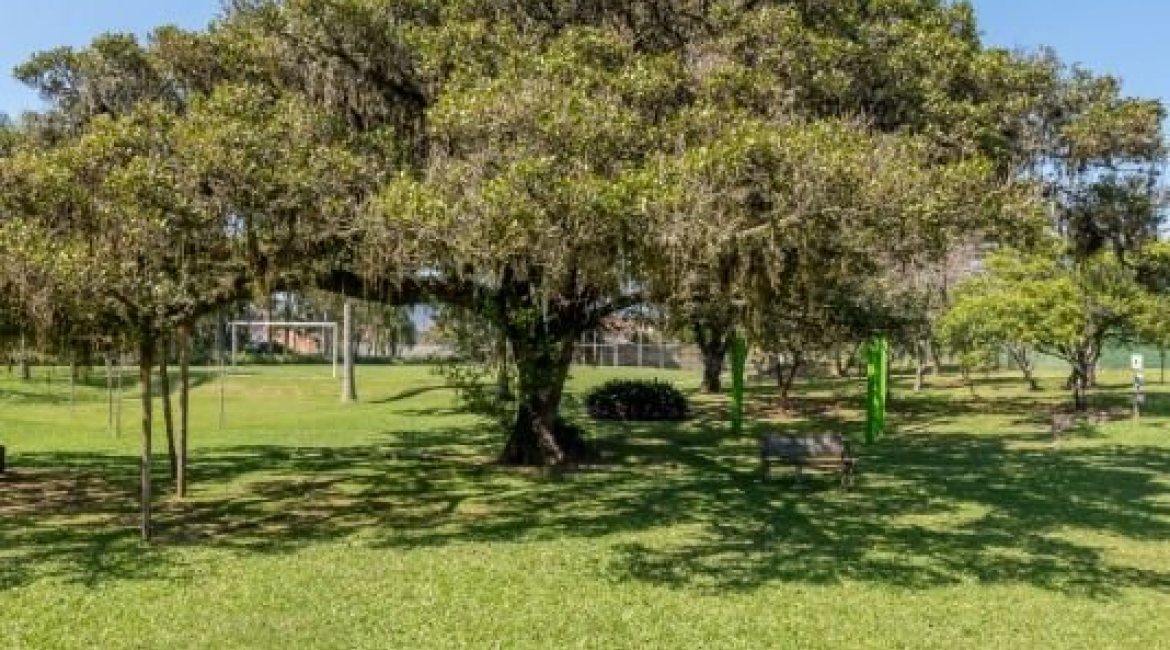 Casa em Condomínio à venda com 299m², 3 dormitórios, 1 suíte, 4 vagas, no bairro Cavalhada em PORTO ALEGRE