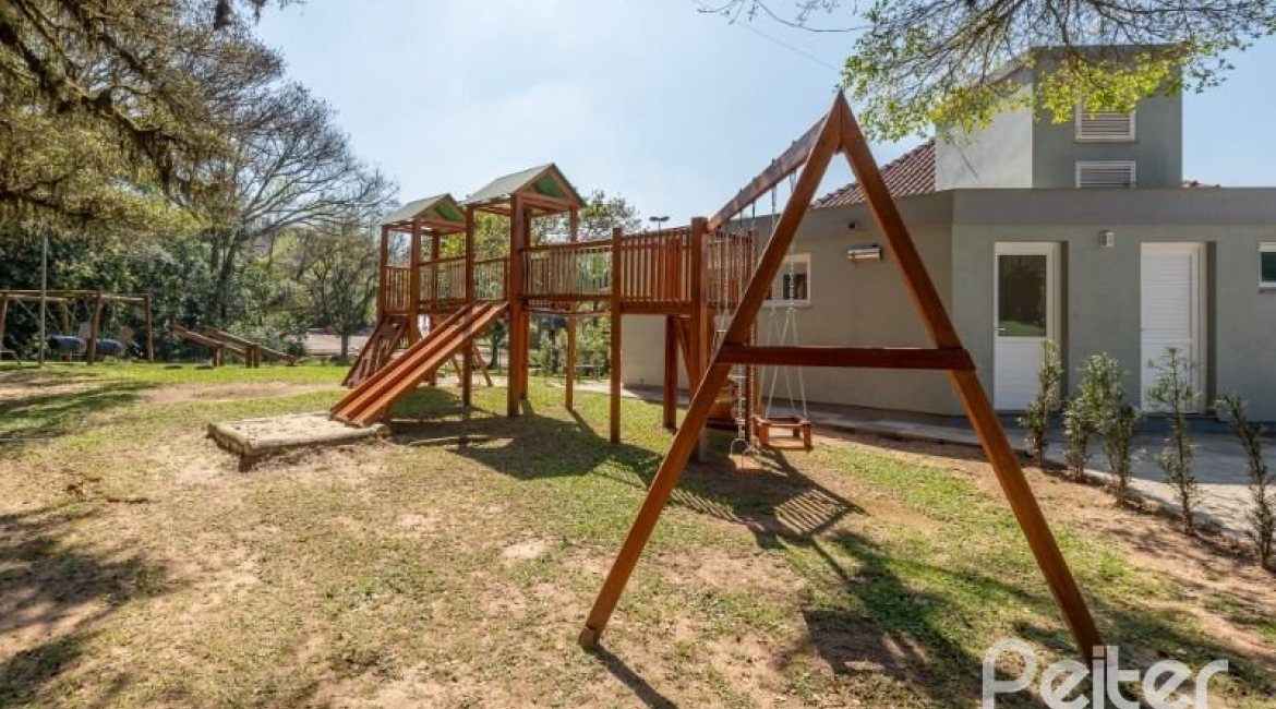 Casa em Condomínio à venda com 299m², 3 dormitórios, 1 suíte, 4 vagas, no bairro Cavalhada em PORTO ALEGRE