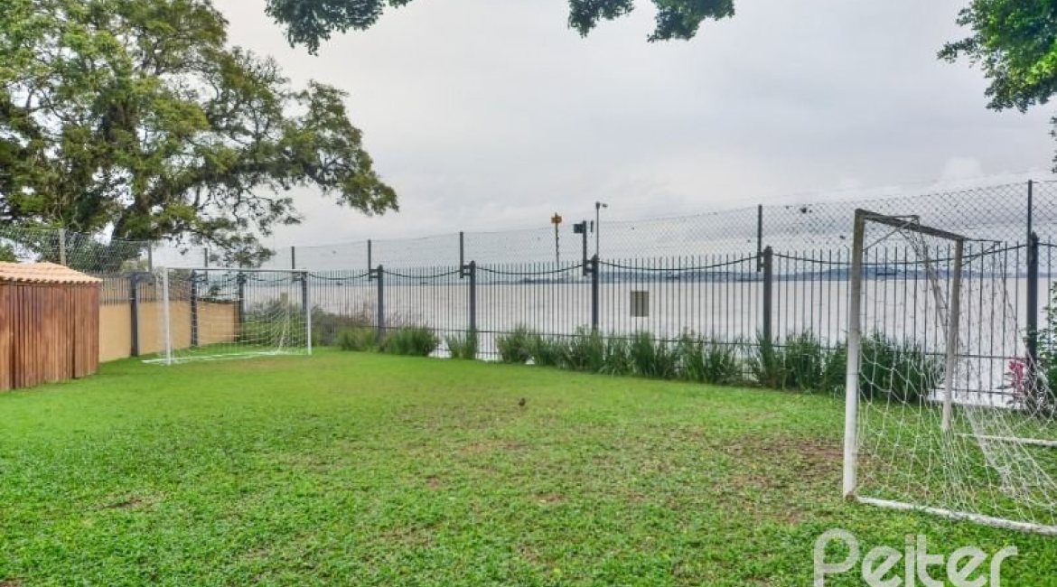 Casa em Condomínio à venda com 338m², 3 dormitórios, 1 suíte, 2 vagas, no bairro Tristeza em PORTO ALEGRE