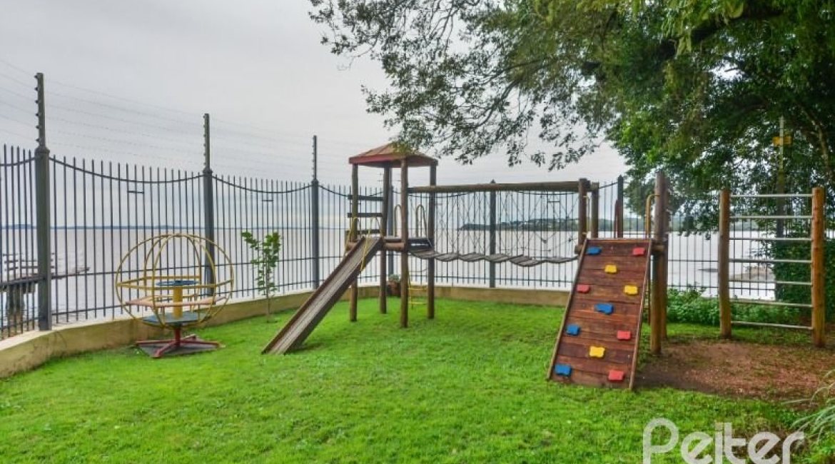 Casa em Condomínio à venda com 338m², 3 dormitórios, 1 suíte, 2 vagas, no bairro Tristeza em PORTO ALEGRE