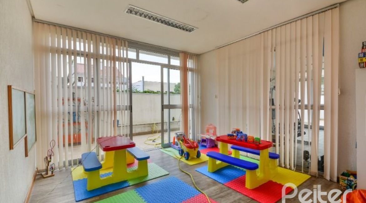 Apartamento à venda com 90m², 3 dormitórios, 1 suíte, 2 vagas, no bairro Tristeza em PORTO ALEGRE